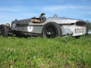 Riley Special,Schloss Lieser, Oldtimer, Oldtimerfahrten, Hochzeitsfahrten, Ausflugsfahrten, Trier, Moselregion, Weinberge, Hochzeitsauto